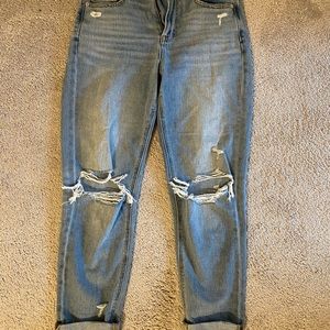 American Eagle Ripped Mom Jeans size 4 Reg
